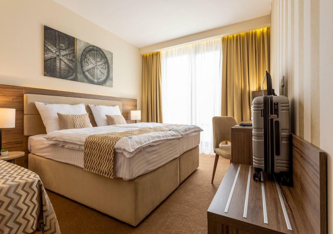 Hotel Nais 4*