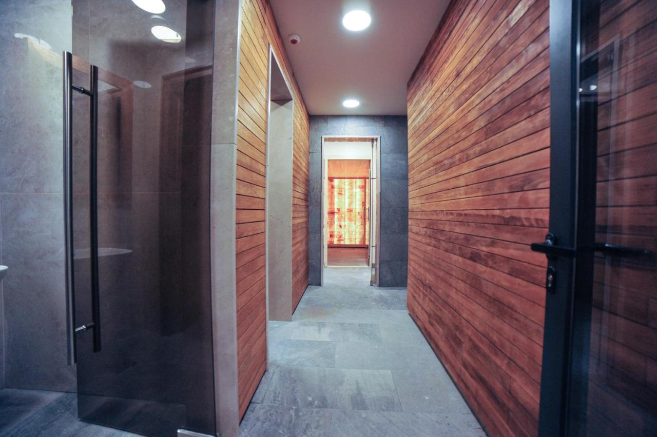 Nais Hotel 4*